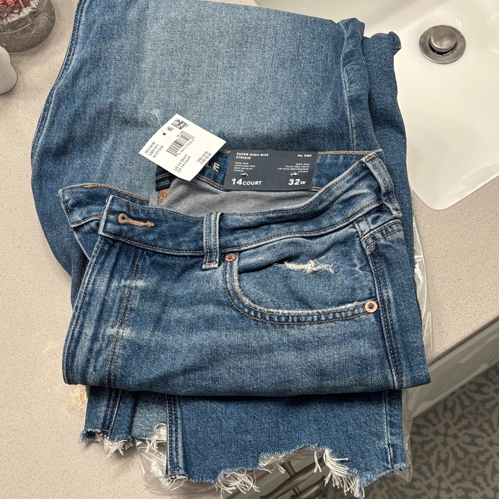 American Eagle Outfitters Blue Cropped Jeans